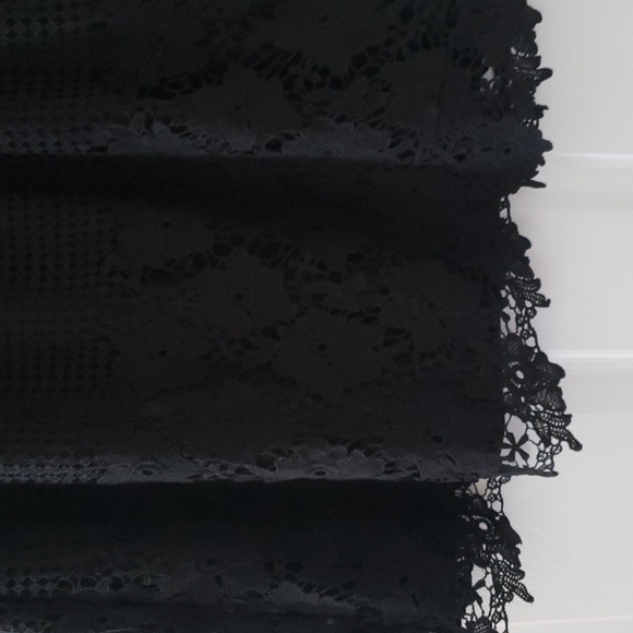 Beautiful skirt only worn once - Picture 2 of 4